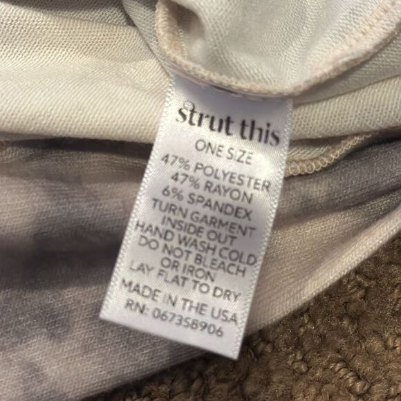 Strut This Women’s Sweatshirt and Shorts Tie Dye Matching Set - One Size - Picture 6 of 8